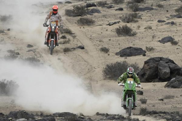 Raliul Dakar/ A incheiat etapa cu benzina primita de la un spectator