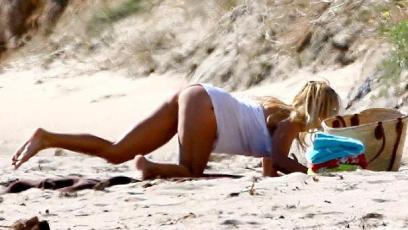 Pamela Anderson la plaja cu noul amant