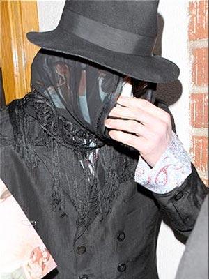 Michael Jackson deghizat pe strada