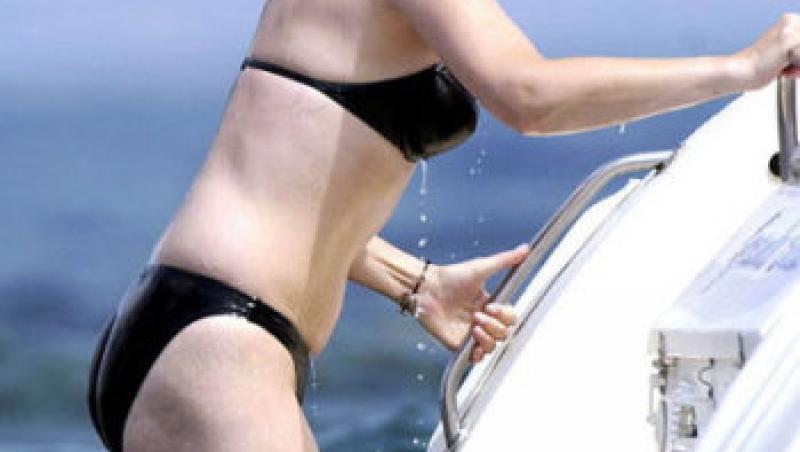 Lisa Kudrow in bikini