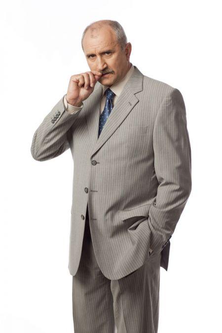 &acirc;&euro;&oelig;Fetele marinarului&acirc;&euro; redecoreaza casa lui Serban Ionescu