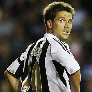 Michael Owen, inca doua luni pe tusa din cauza unei accidentari la glezna