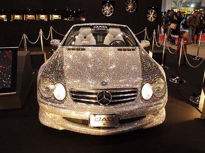 Mercedes Benz de cristal. Pentru parveniti!