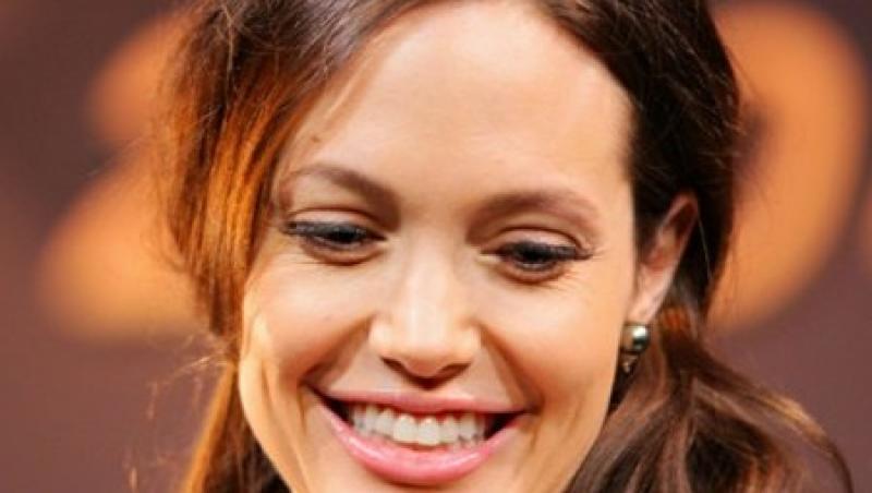 Angelina Jolie face declaratii de dragoste