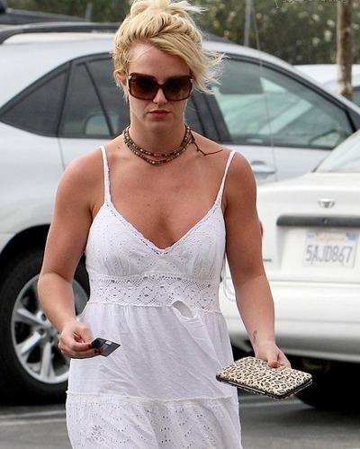 Britney Spears cu rochia rupta