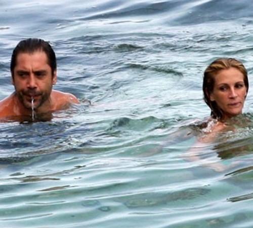 Julia Roberts si Javier Bardem impreuna in apa