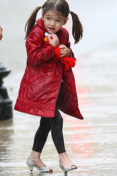 Suri Cruise poarta tocuri