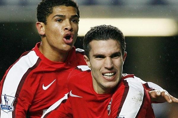 Robin van Persie, indisponibil pentru urmatoarele 5 luni