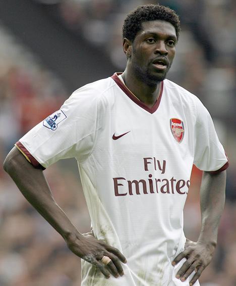 AC Milan ofera 28 de milioane de euro pentru Adebayor