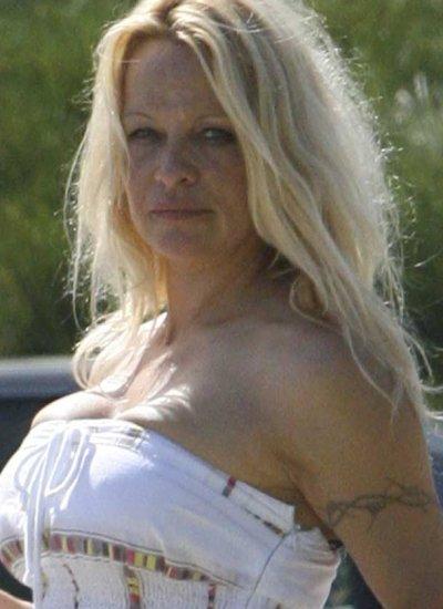Pamela Anderson inapoi la scoala