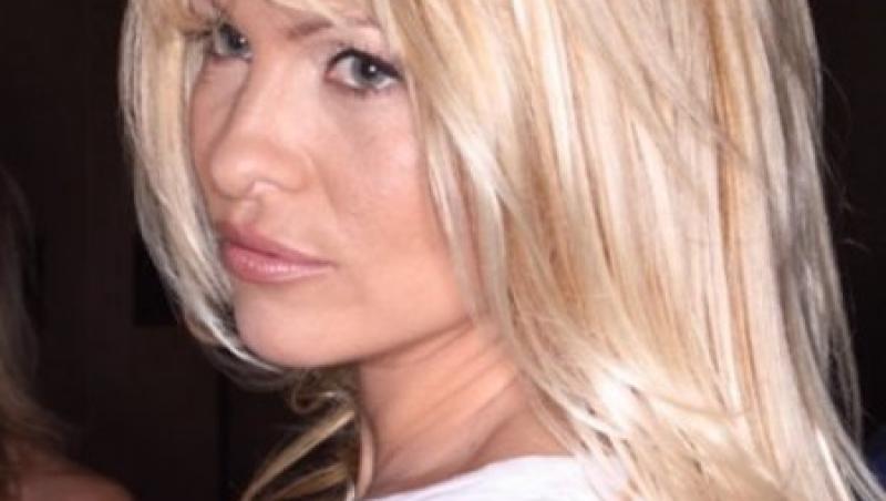 Pamela Anderson intr-o forma de zile mari