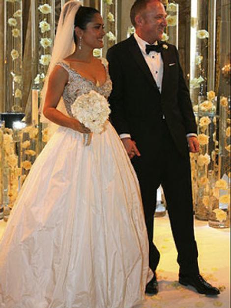 Uite-o pe Salma Hayek mireasa!