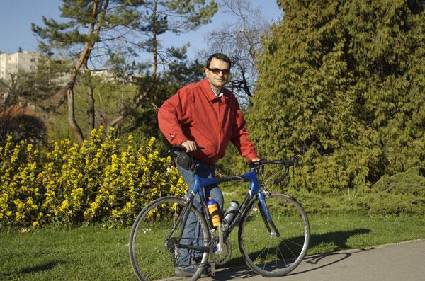 De 1 mai,  Razvan si Dani se dau cu elefantul si Mindruta cu bicicleta