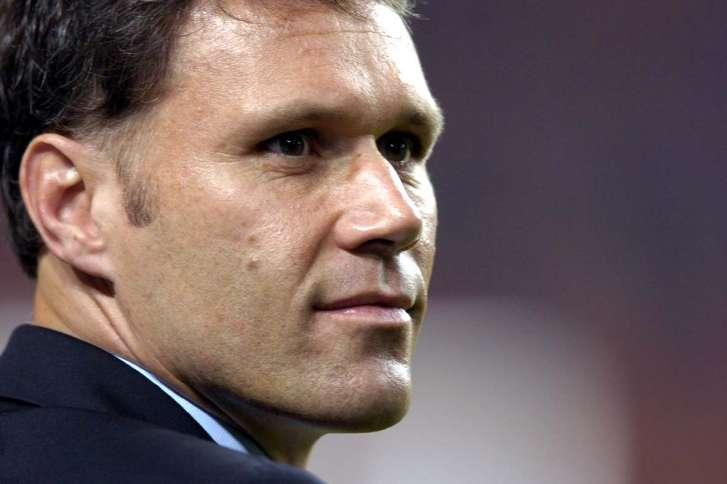 Van Basten si-a dat demisia de la Ajax