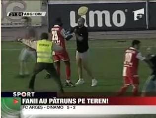 Fanii dinamovisti au patruns pe teren!