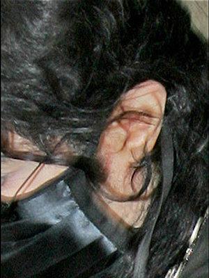 Michael Jackson si-a desfigurat urechile