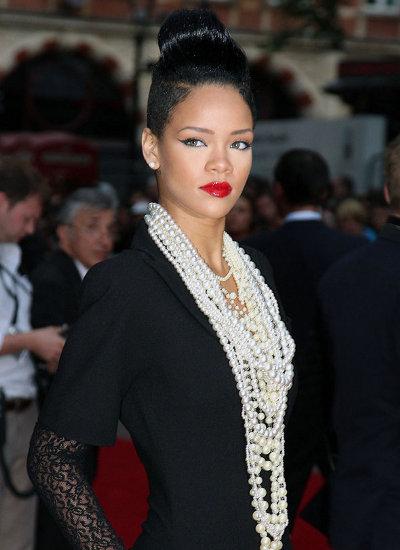 Rihanna exagereaza cu tunsul