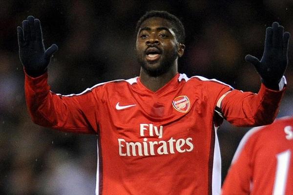 Manchester City va plati 15 milioane de lire sterline pentru transferul lui Kolo Toure
