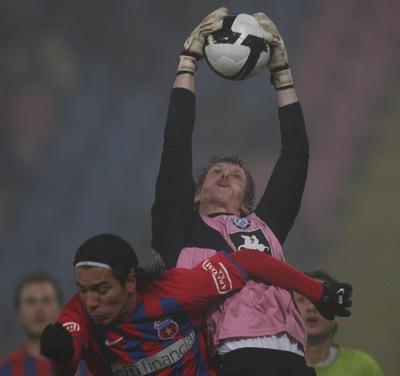 Arlauskis, casca a la Cech in meciul cu Steaua