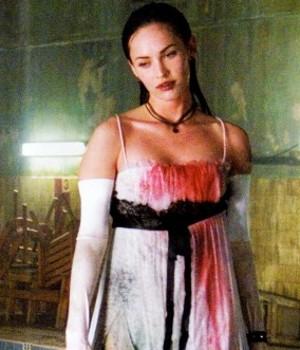 Megan Fox s-a umplut de sange