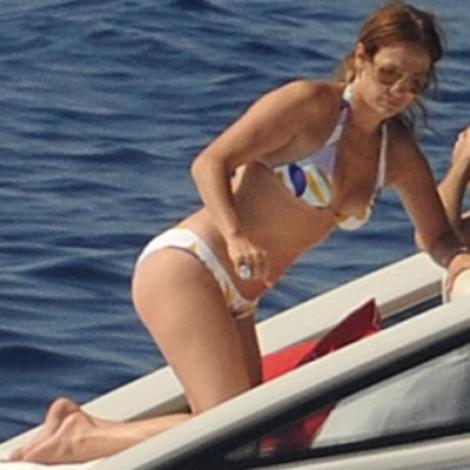 Jennifer Lopez in costum de baie!