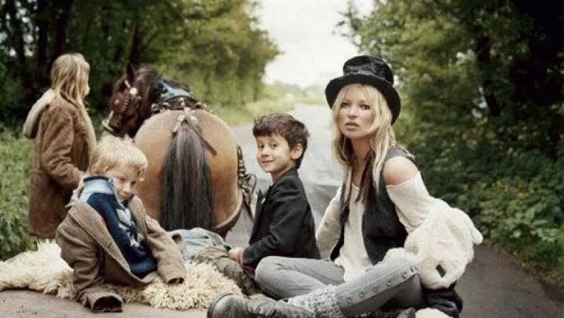  Kate Moss cu satra de tigani