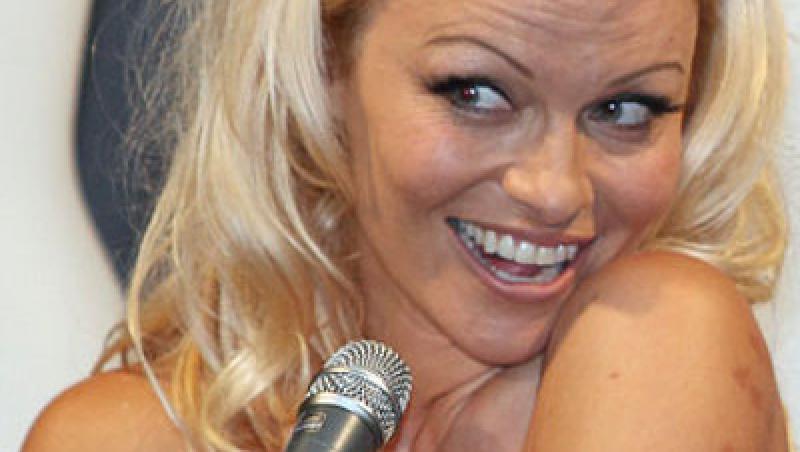 Pamela Anderson plateste in natura