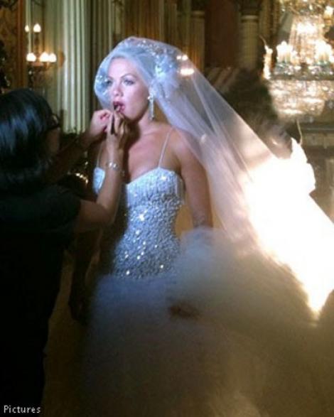 Pink din nou mireasa