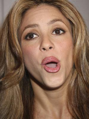 Shakira s-a operat estetic!