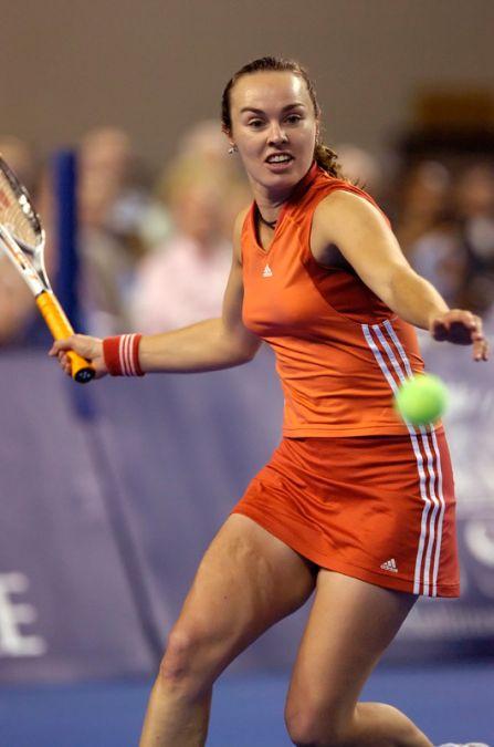 Martina Hingis ar putea reveni in circuitul profesionist