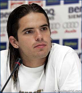 Fernando Gago, la un pas de un transfer la Manchester City