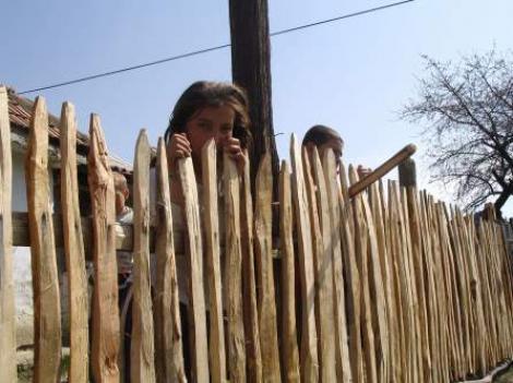 La Repubblica: Sute de mii de copii romani, abandonati de parintii plecati in strainatate