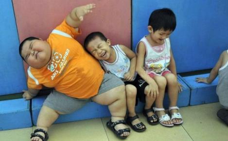 Un copil chinez are 60 de kilograme la varsta de trei ani!