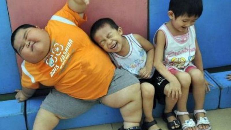 Un copil chinez are 60 de kilograme la varsta de trei ani!