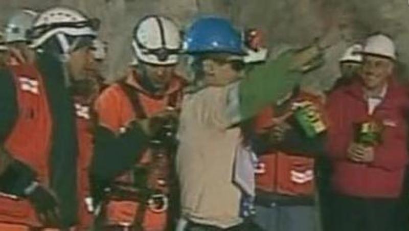Salvarea minerilor din Chile continua. Vezi operatiunea LIVE!