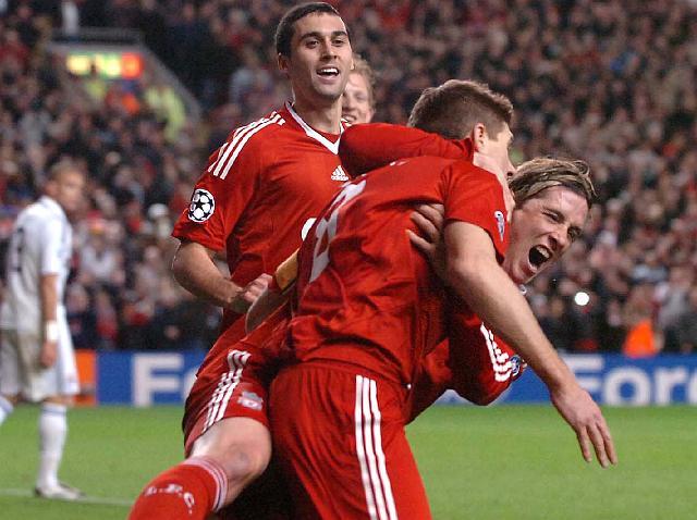 Gillett si Hicks au obtinut un ordin temporar de restrictie pentru a stopa vanzarea clubului FC Liverpool