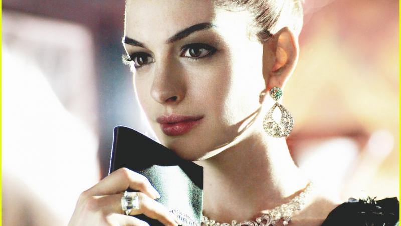 FOTO! Anne Hathaway, eleganta pe coperta Vogue in noiembrie