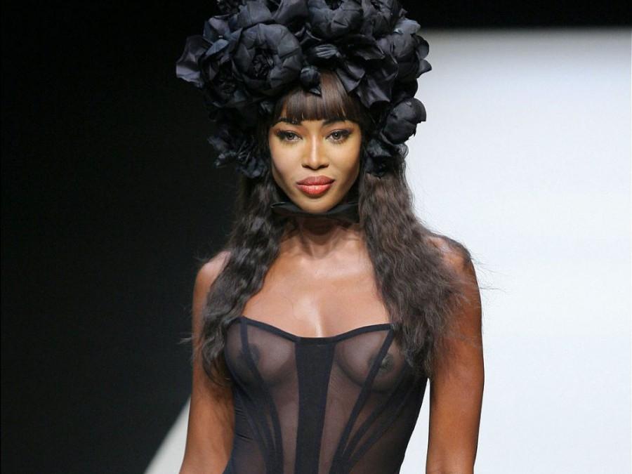 Naomi Campbell si-a schimbat religia, a trecut la Cabala