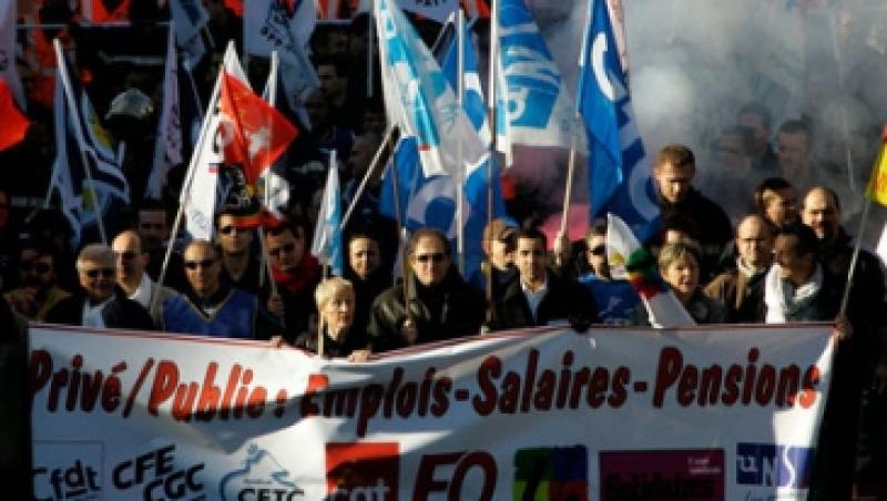 Paris: Proteste violente pe strazile din cauza cresterii varstei de pensionare