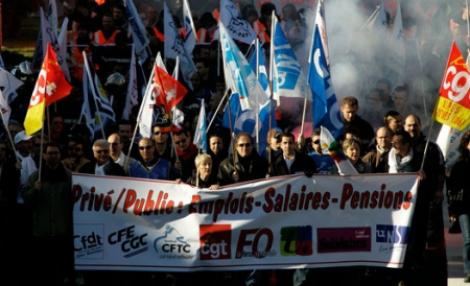 Paris: Proteste violente pe strazile din cauza cresterii varstei de pensionare