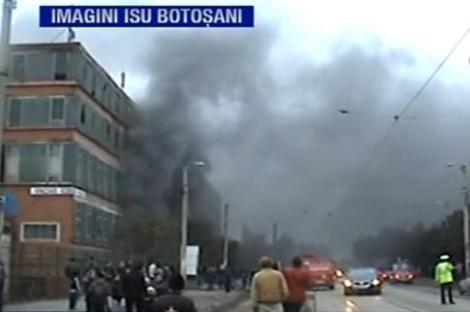 VIDEO! Incendiu puternic la un depozit in Botosani