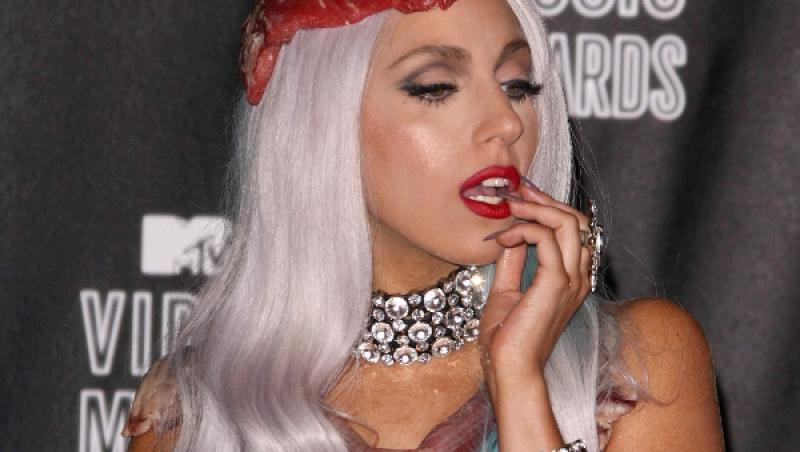 VIDEO! Lady Gaga, cot la cot cu varcolacii