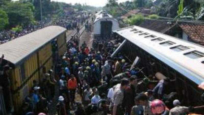 35 de morti in Indonezia, in urma unui accident feroviar