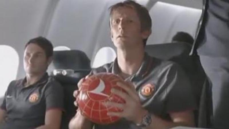 VIDEO! La Manchester United se joaca fotbal in avion!