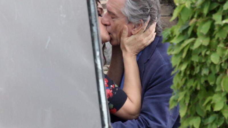 FOTO! De Niro si Monica Bellucci se saruta pasional