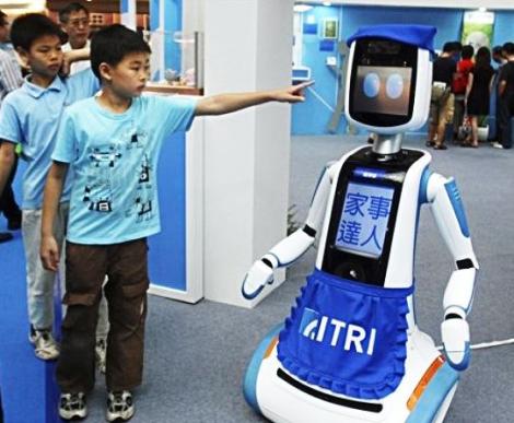 VIDEO! Roboti pentru compania copiilor sau batranilor