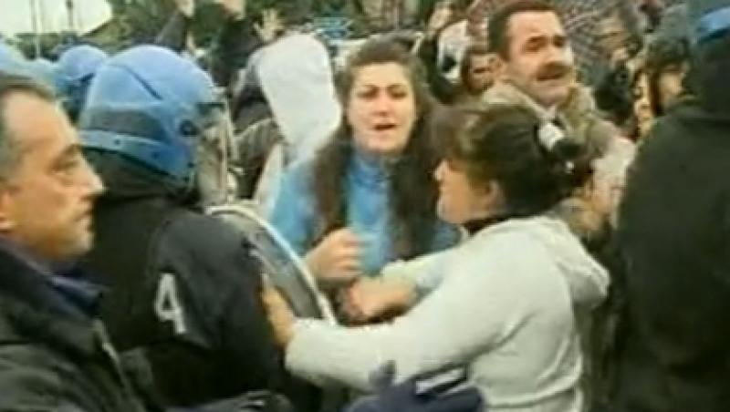Italia: proteste violente fata de deschiderea unei gropi de gunoi