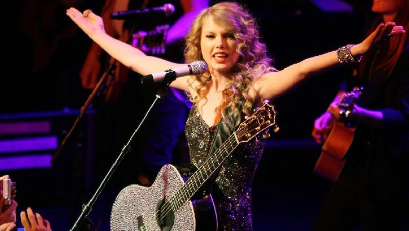 FOTO! Taylor Swift a sustinut un concert privat la Paris