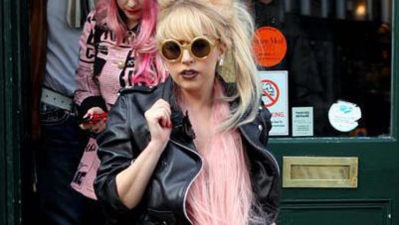 VIDEO! Lady Gaga in rochie-flamingo