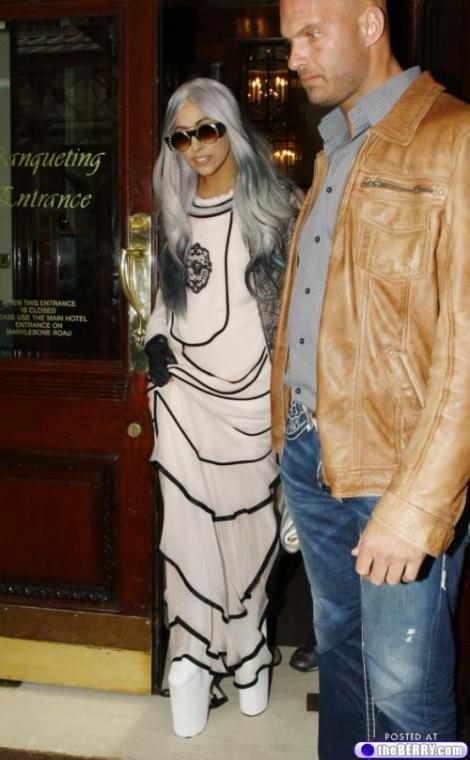 FOTO! Lady Gaga, in rochia lui Ingrid Vlasov